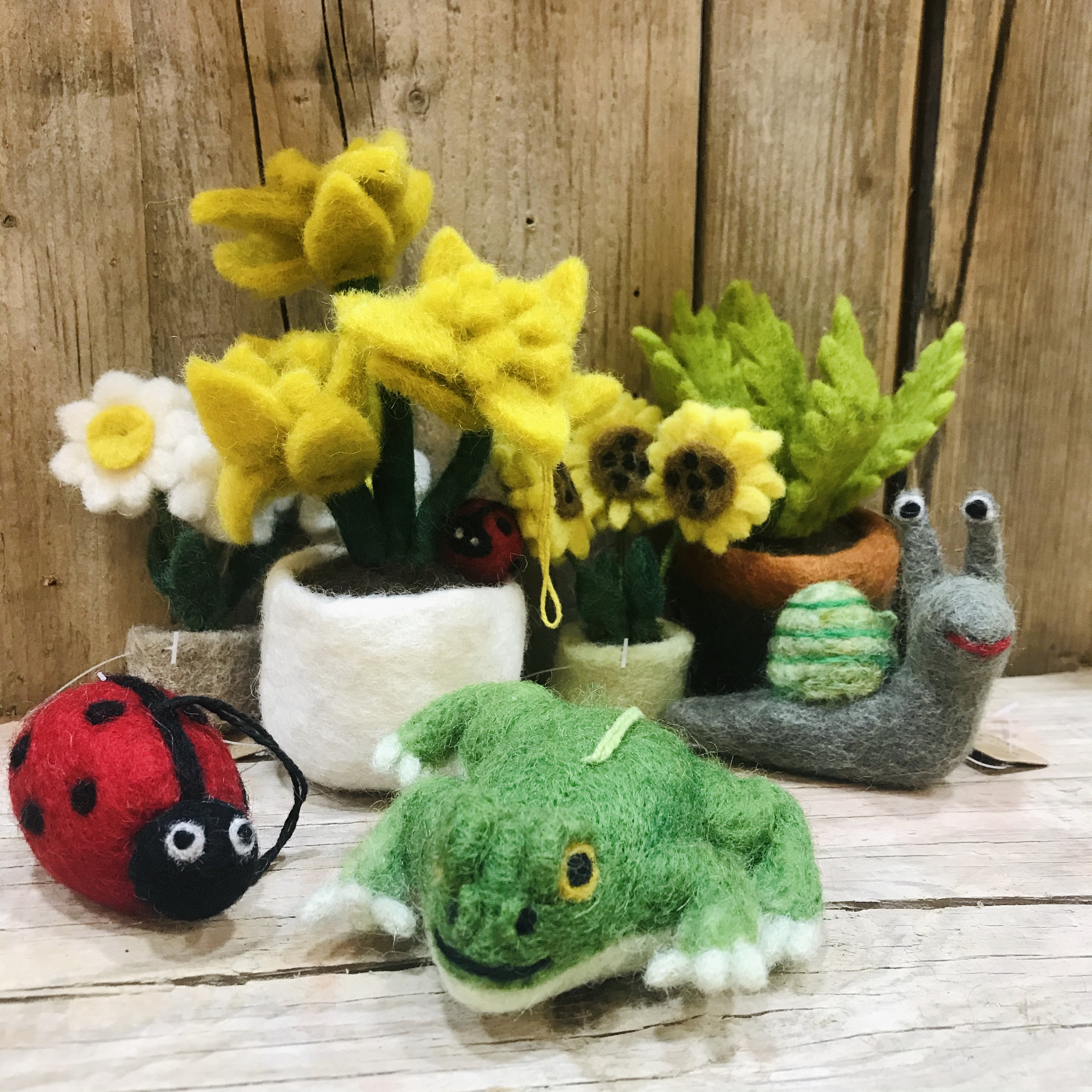Felt Pot Pattern Needle Felt Pot O' Flowers Hanging Decoration: Handmade Wool Daisies or ...