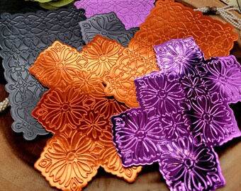 Troqueles de Halloween con relieve naranja, morado y capas de aluminio negro ahumado