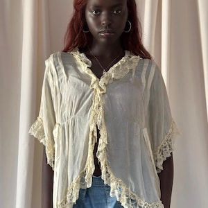 Vintage 1920’s Delicate Flapper Silk Robe with Lace