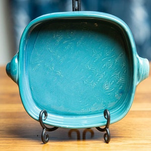 Embossed casserole dish