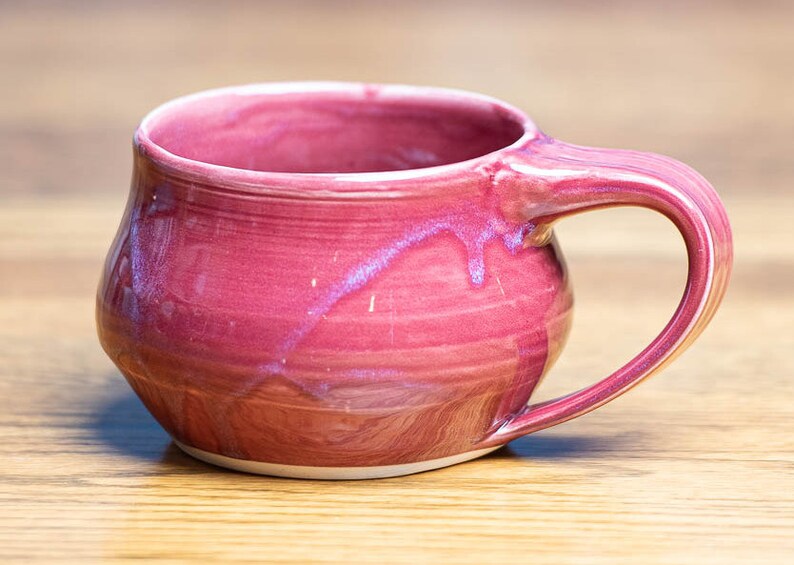 Coffee, tea or hot chocolate cups and mugs Red