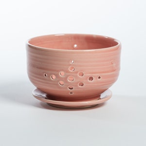 Berry Bowl, strainer or colander with saucer Pink