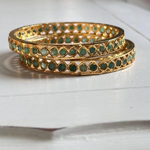 Armringar med smaragdsten, förgyllt silverarmband, indiska armringar, pakistanska armringar, bröllopssmycken, Jadau Hyderabadi rubinarmringar