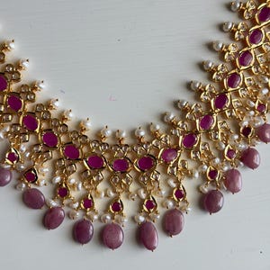 Jadau Halskettenset mit echten rosa Rubinen und Perlen, Hyderabad Schmuck, vergoldet, indisch-pakistanisches Braut- und Hochzeitsset, Geschenk für sie, rotes Statement