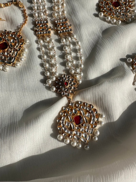 Tabea Kundan Rani haar with pearls and Ruby color… - image 4