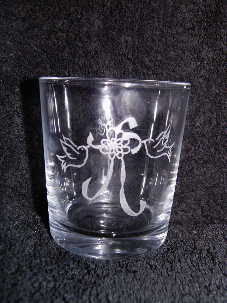 Personalised Hand Engraved Whiskey Glass Engraved With Wedding Doves and Ribbon Names / Messages ...