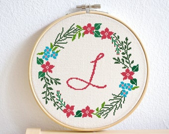 Cross stitch pattern, floral wreath, embroidery pattern, Pdf PATTERN ONLY (W003)