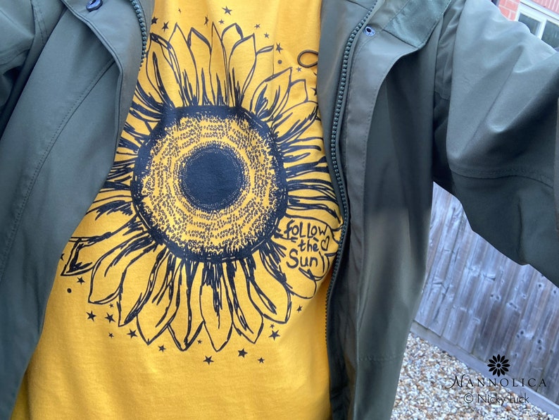 Sunflower T Shirt with Stars, Follow the Sun Motivational T Shirt, Wildflower Gardener T Shirt, Sunflower Floral Tee, Flower T Shirt bild 7