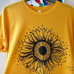 Sunflower T Shirt with Stars, Follow the Sun Motivational T Shirt, Wildflower Gardener T Shirt, Sunflower Floral Tee, Flower T Shirt bild 1