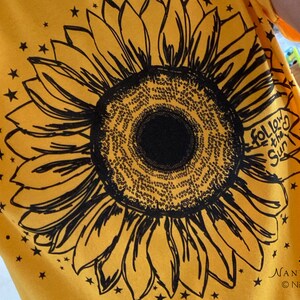 Sunflower T Shirt with Stars, Follow the Sun Motivational T Shirt, Wildflower Gardener T Shirt, Sunflower Floral Tee, Flower T Shirt bild 8