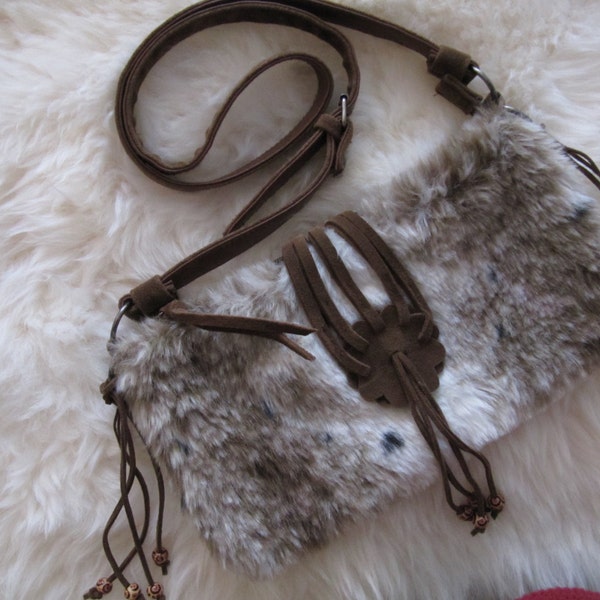 Vintage handbag, pluche handbag, fake fur handbag, fringe handbag, bag, fringe bag,