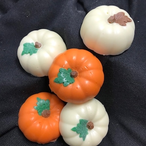 Halloween pumpkin chocolate covered oreos - halloween party chocolate favors