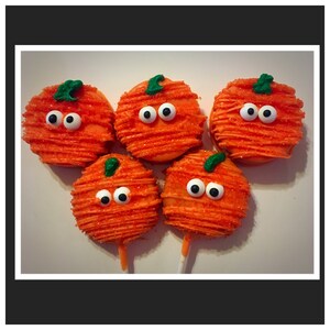 Pumpkin Chocolate Covered Oreos and oreo pops - Halloween Pumpkin Chocolate