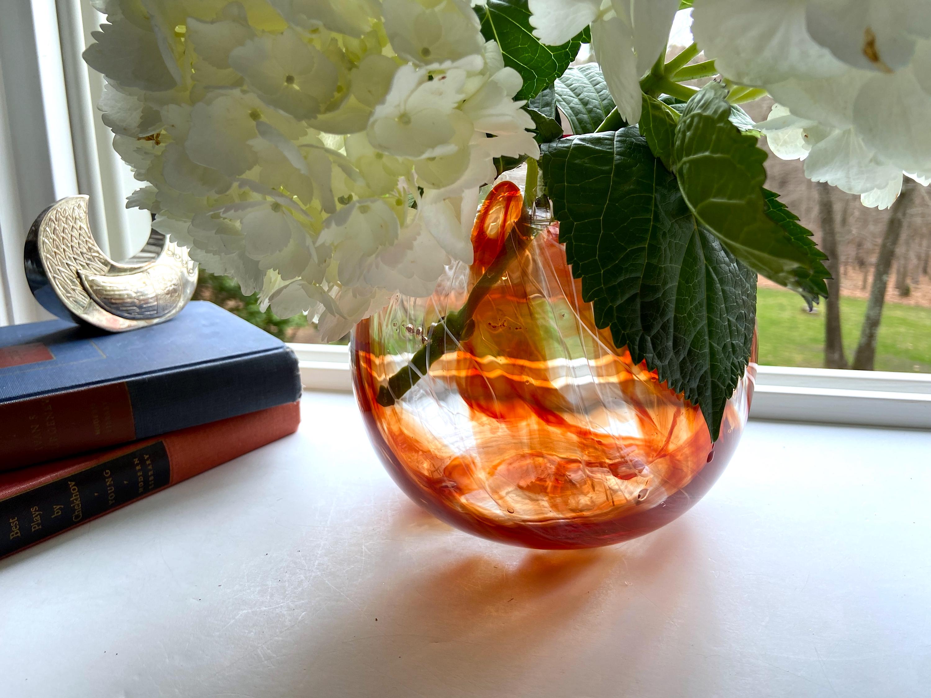 手吹きガラスの花瓶：赤と白の抽象的な渦巻き模様の装飾 - Etsy 日本