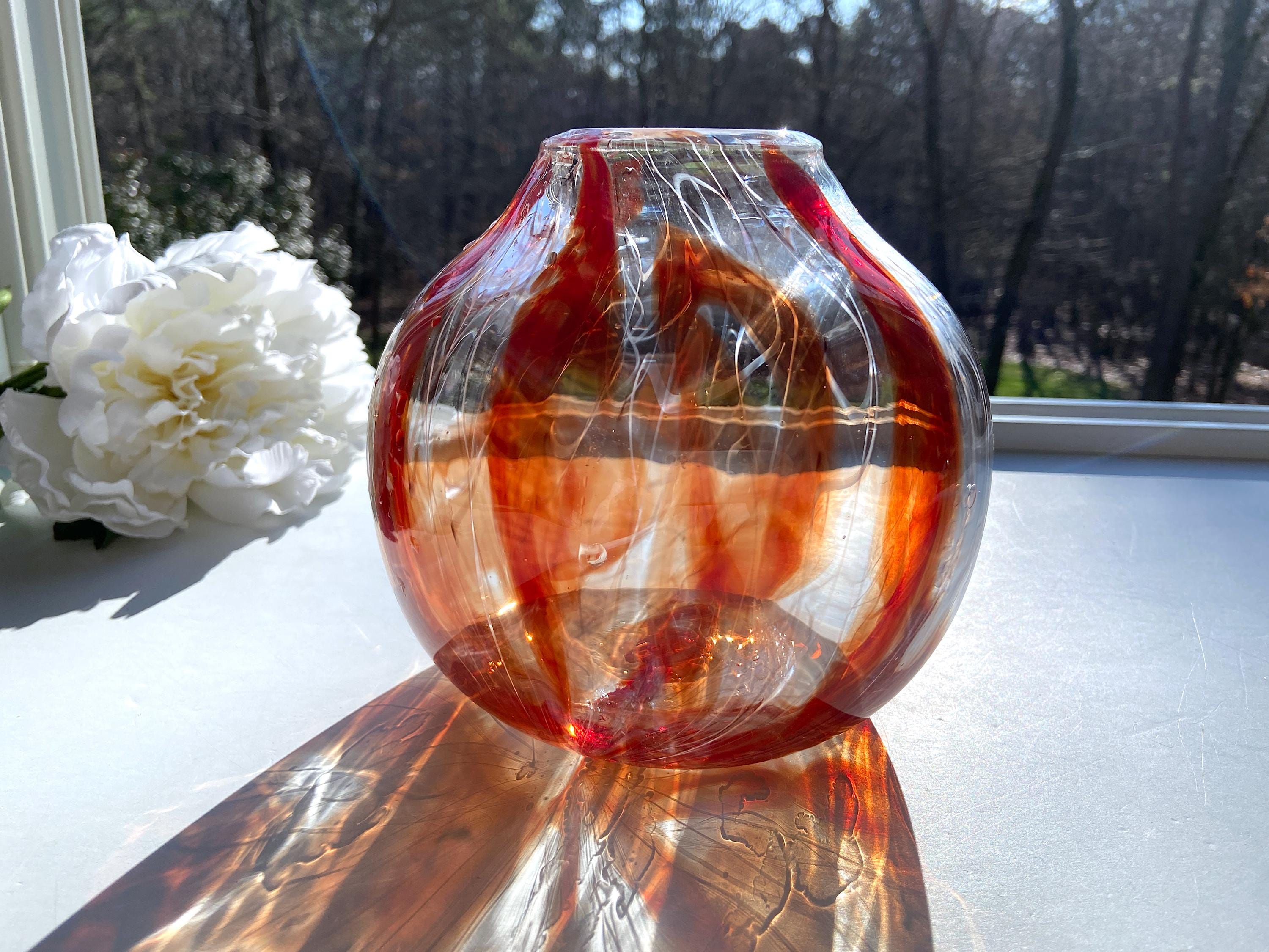 手吹きガラスの花瓶：赤と白の抽象的な渦巻き模様の装飾 - Etsy 日本