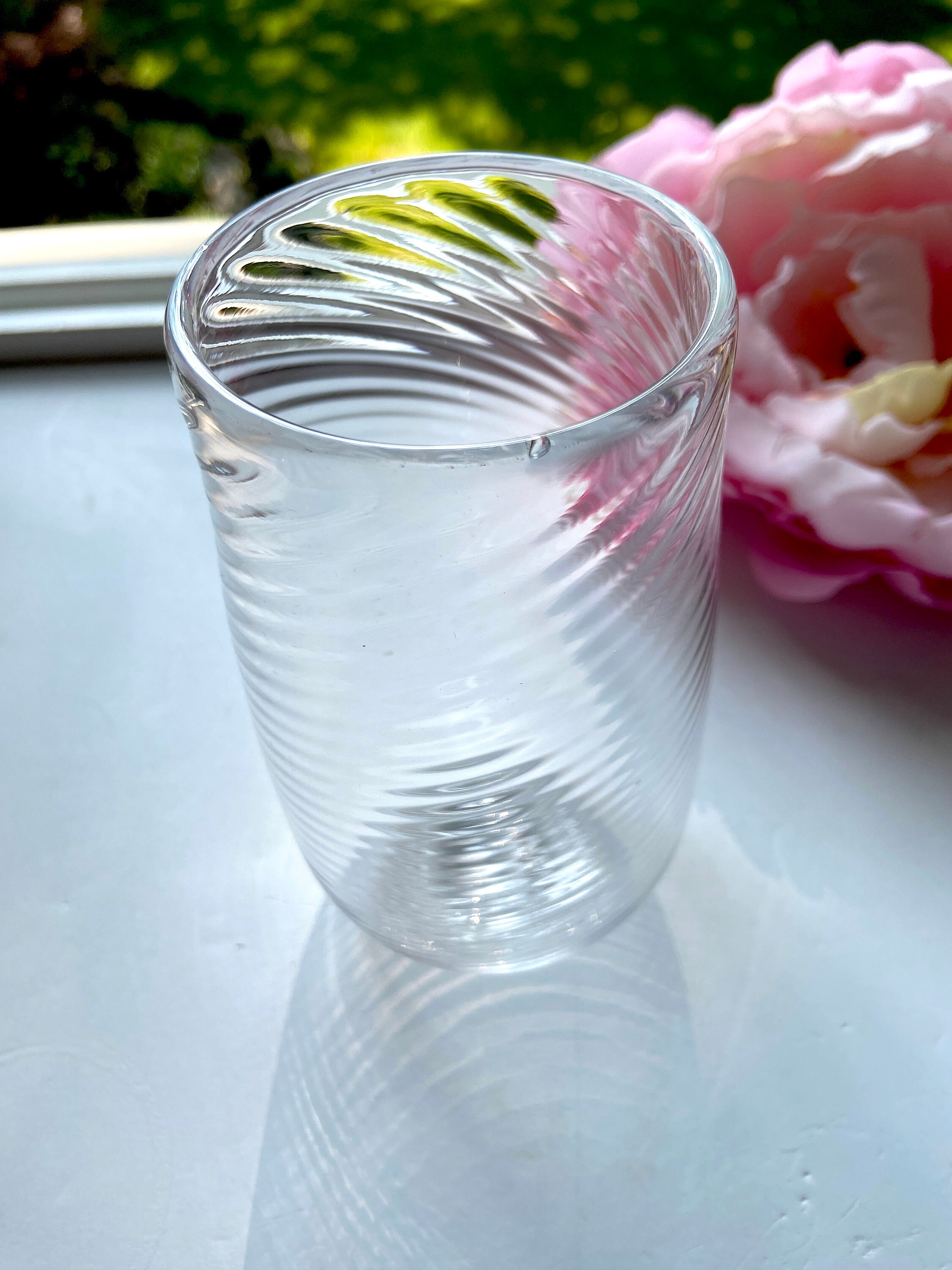 手吹きガラスの花瓶：ねじれた渦巻き模様 - Etsy 日本