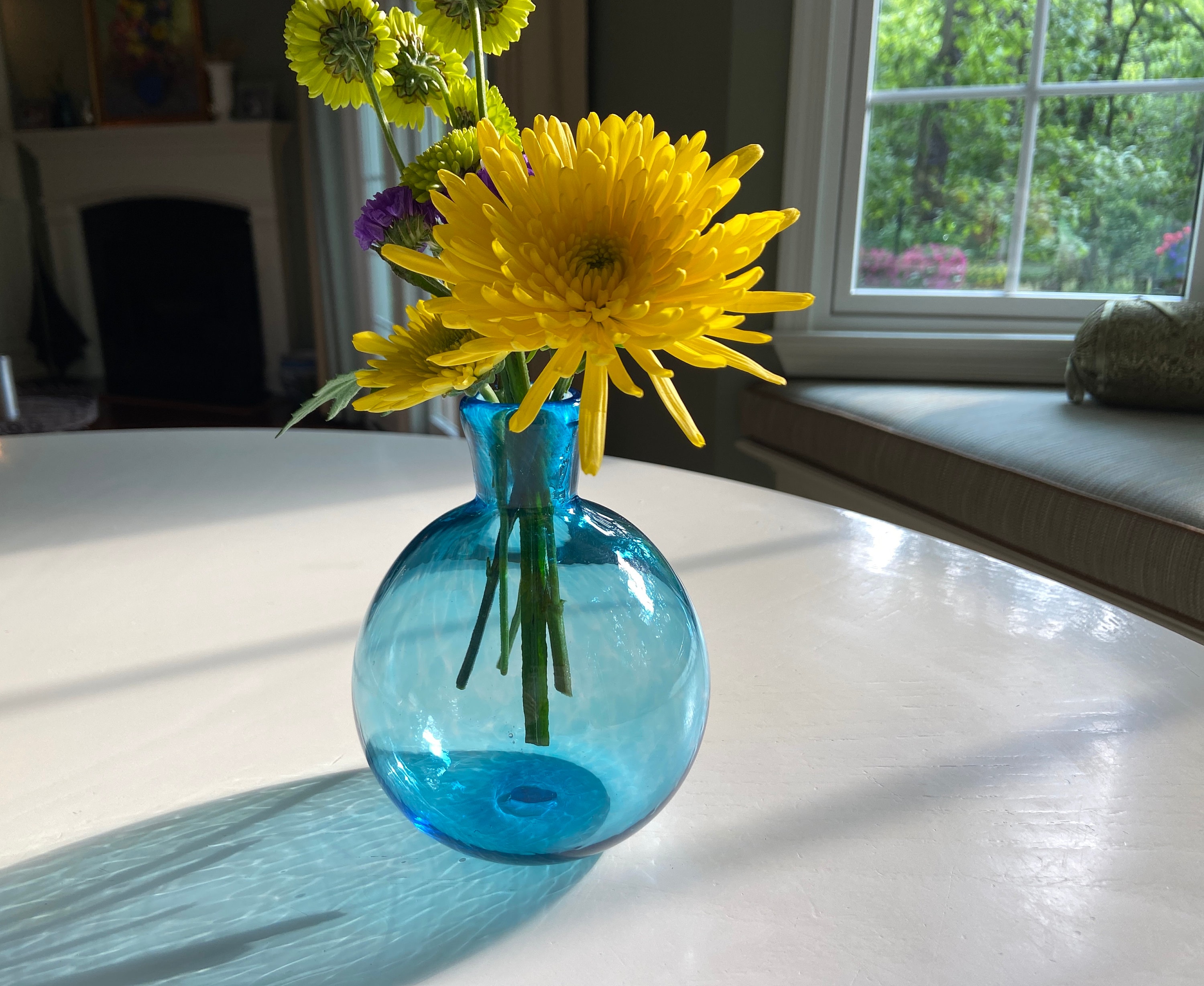手吹きライトブルーのつぼみ型花瓶：プチジーニーガラス花瓶 - Etsy 日本