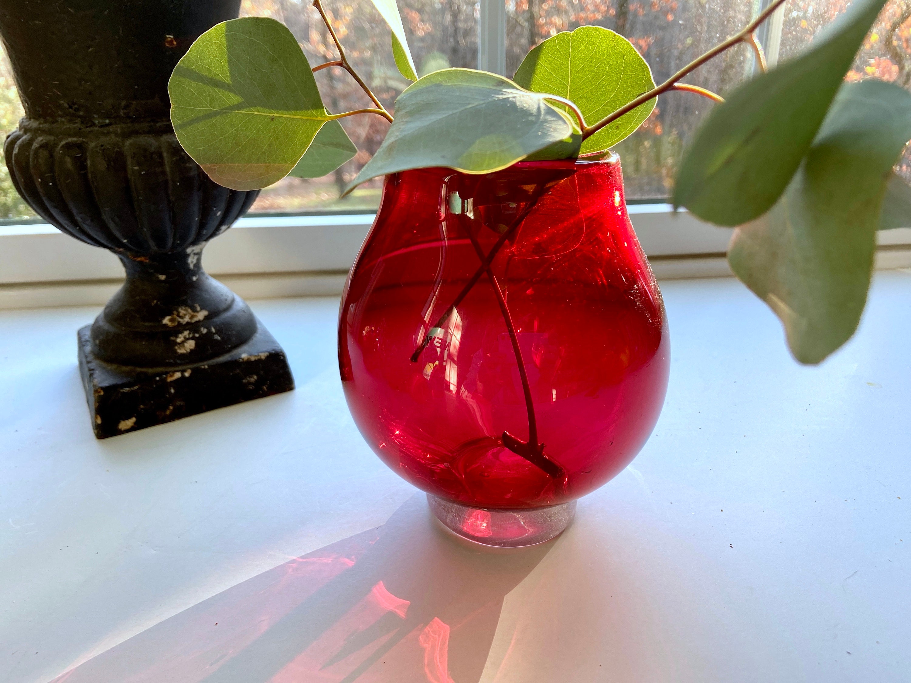 手吹きガラスのチューリップ花瓶：濃いピンクのキャンドルホルダー