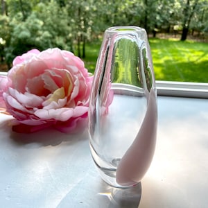 Hand Blown Glass Bud Vase, Clear and Pink, Pink Leaf, Teardrop, StudioAtPennyLane, Handblown, Classic Bud Vase, Simple, Minimalist, Swoosh