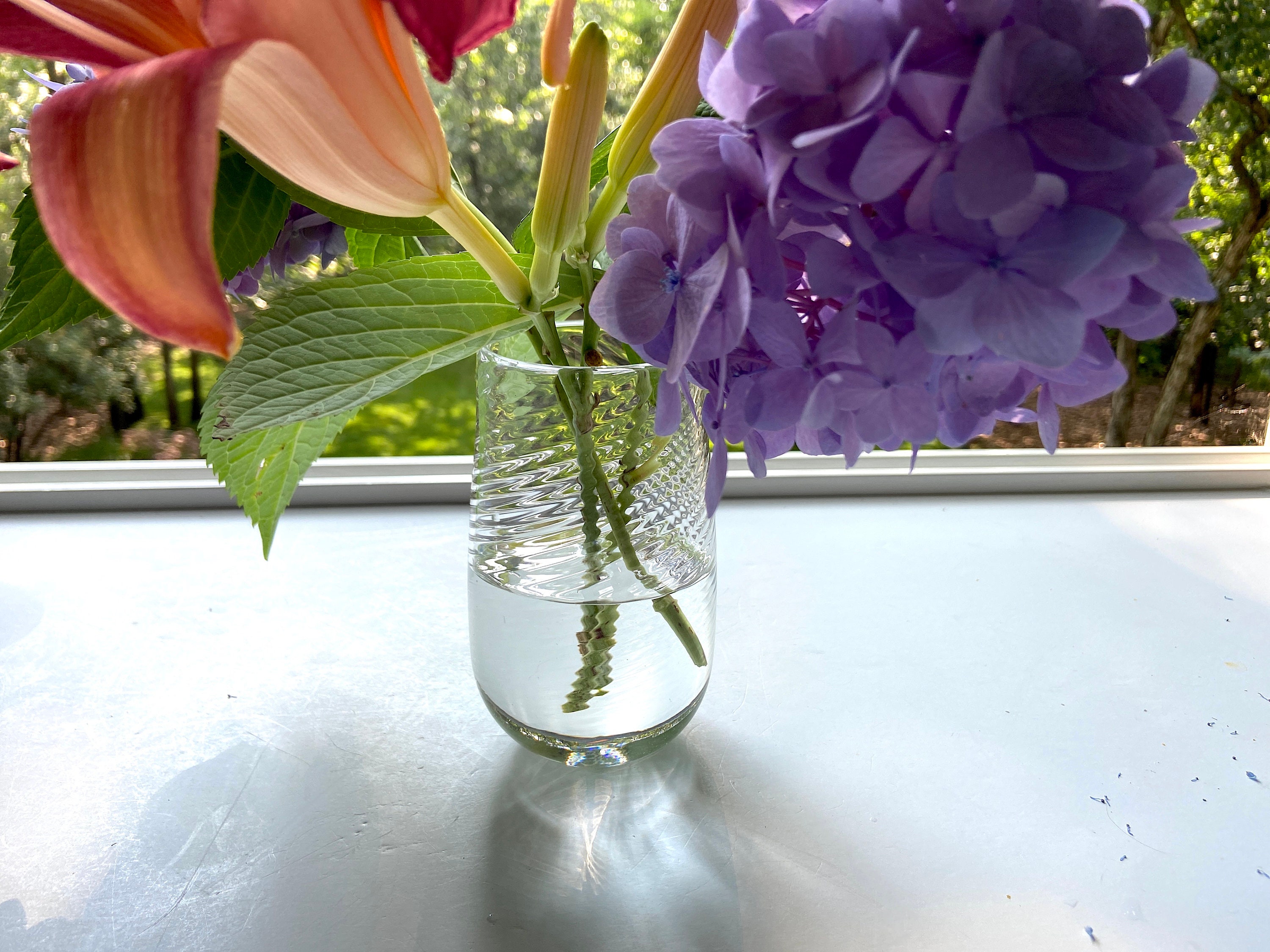 手吹きガラスの花瓶：ねじれた渦巻き模様 - Etsy 日本