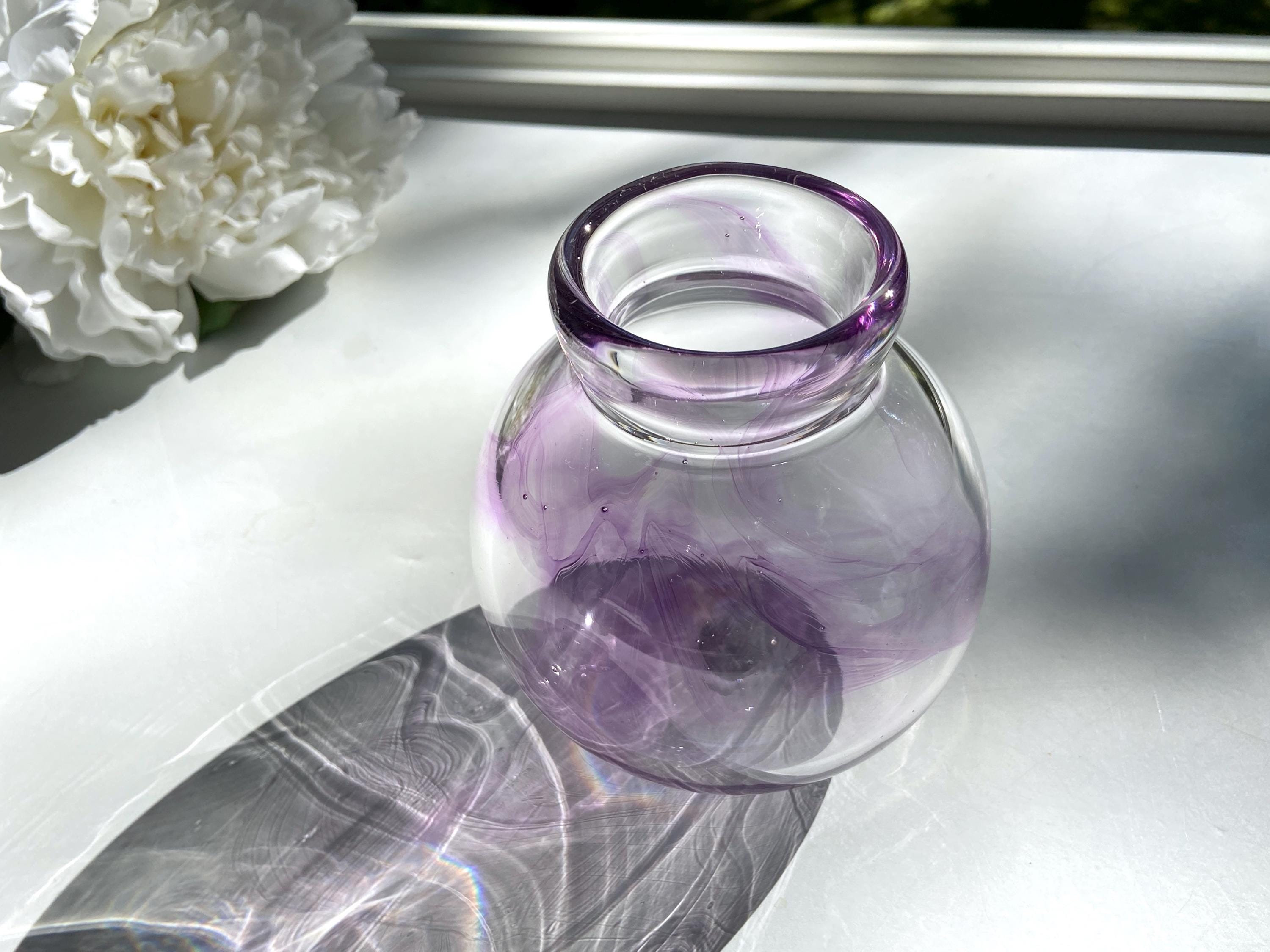 手吹きガラスの花瓶：紫色の渦巻き模様の抽象芸術 - Etsy 日本