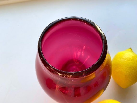 手吹きガラスのチューリップ花瓶：濃いピンクのキャンドルホルダー