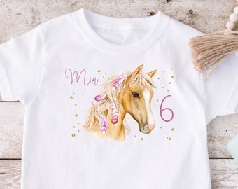 Bügelbild oder TShirt Pferd Federn Name weiß langarm Geburtstagsshirt Pferd personalisiert, Mädchenshirt, Pferdemädchen, Mädchen T-Shirt