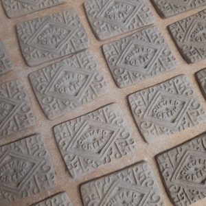 Ceramic Custard Cream Biscuit Brooch image 3