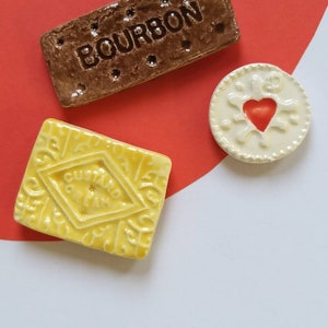 Ceramic Custard Cream Biscuit Magnet image 2