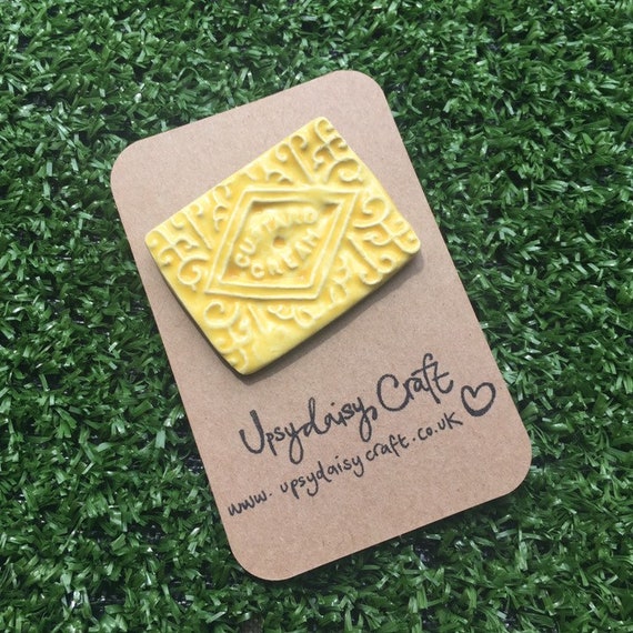 Ceramic Custard Cream Biscuit Brooch