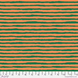 Pode incluir: Tecido com listras horizontais laranja e verde. As listras variam em largura e têm uma textura ligeiramente irregular. As cores são laranja brilhante e verde escuro. Uma régua na borda inferior mostra as medidas em polegadas.