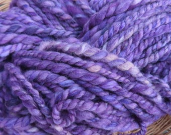 Hilo artístico hilado a mano, morado suave, 56 m
