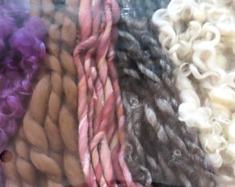 Hilo artístico hilado a mano. 5 fibras surtidas para tejer y crochet.