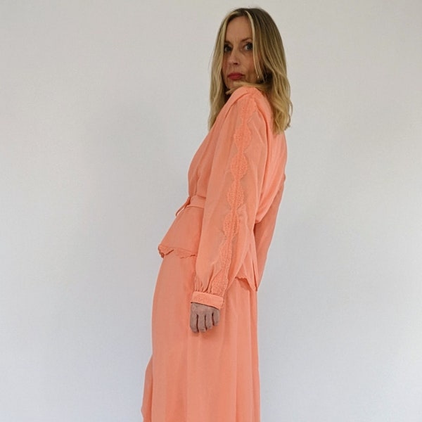 70s Vintage Peach Layered Summer Dress with Tie Waist and Pattern Detail