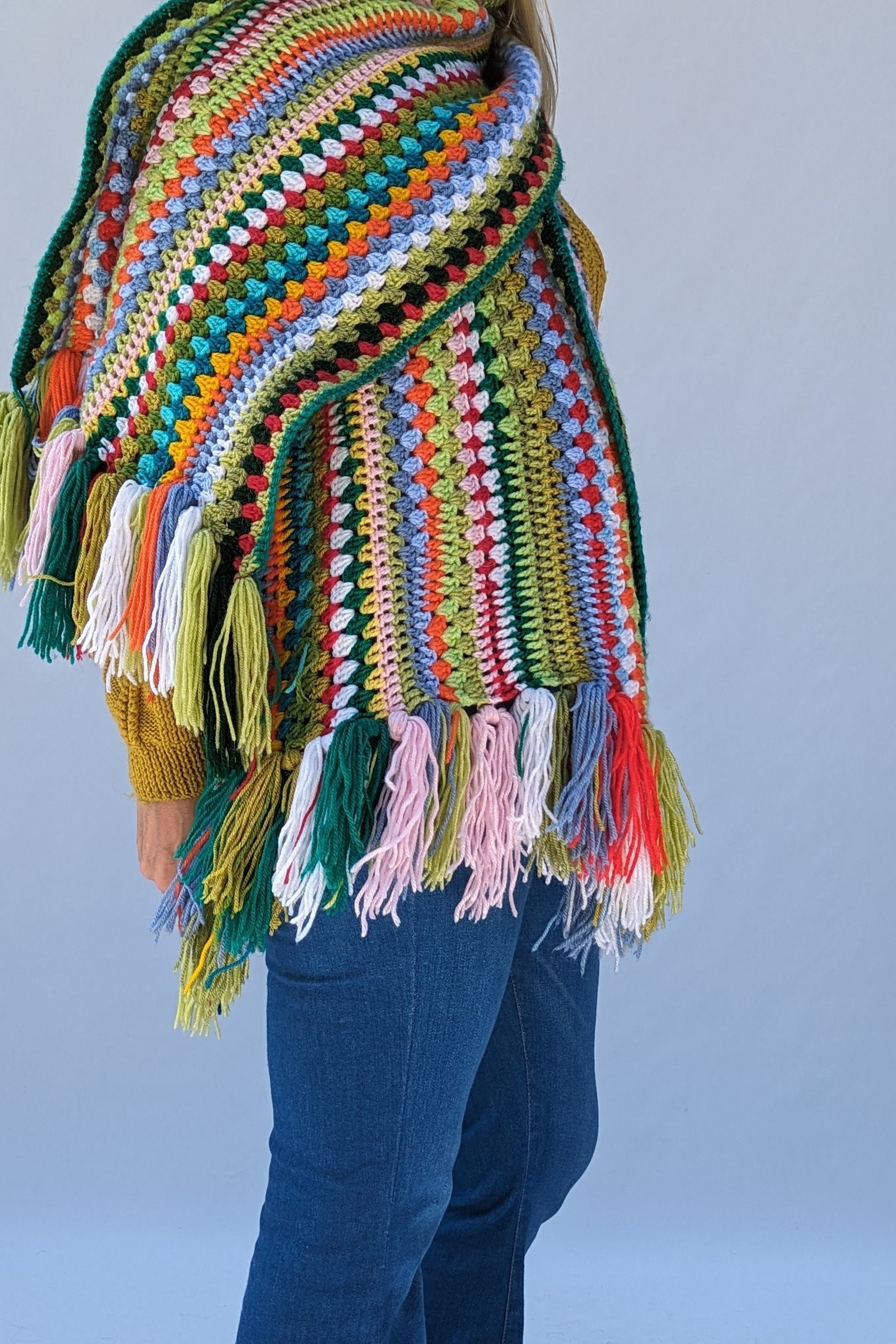 Grande sciarpa a righe vintage all'uncinetto Italia