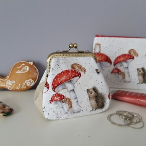 Linda bolsa de moedas com ratinhos, cogumelos, pássaros e ouriço, bolsa com fecho de beijo