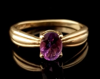 Vintage 10k Amethyst Ring, Size 6 1/2 , Yellow Gold, 6.8mm Oval Gemstone, Estate Jewelry, Tapered Band, February Birthstone, Estate