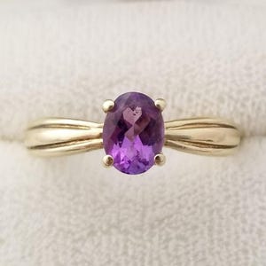 Vintage 10k Amethyst Ring, Size 6 1/2 Yellow Gold, Oval Gemstone Estate