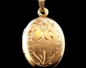 Vintage Love Birds Gold gefülltes ovales Medaillon, 18 Zoll Kette, 1 Zoll hoch, geätztes Design, Gelbgold, Sweetheart Photo Estate