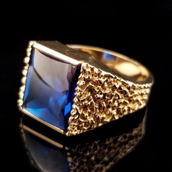 Vintage 10k Created Blue Sapphire Ring, Size US 9 1/2, Men's Signet, Textured Yellow Gold Band, Rectangle Shape, Retro Design