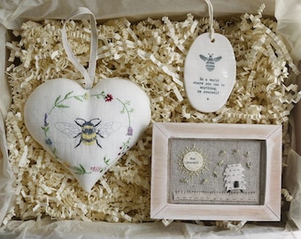bee gift hamper, Christmas gift for bee lovers, bee gifts, bee yourself gift, bee kind, bee gifts for the home, bee gifts for her