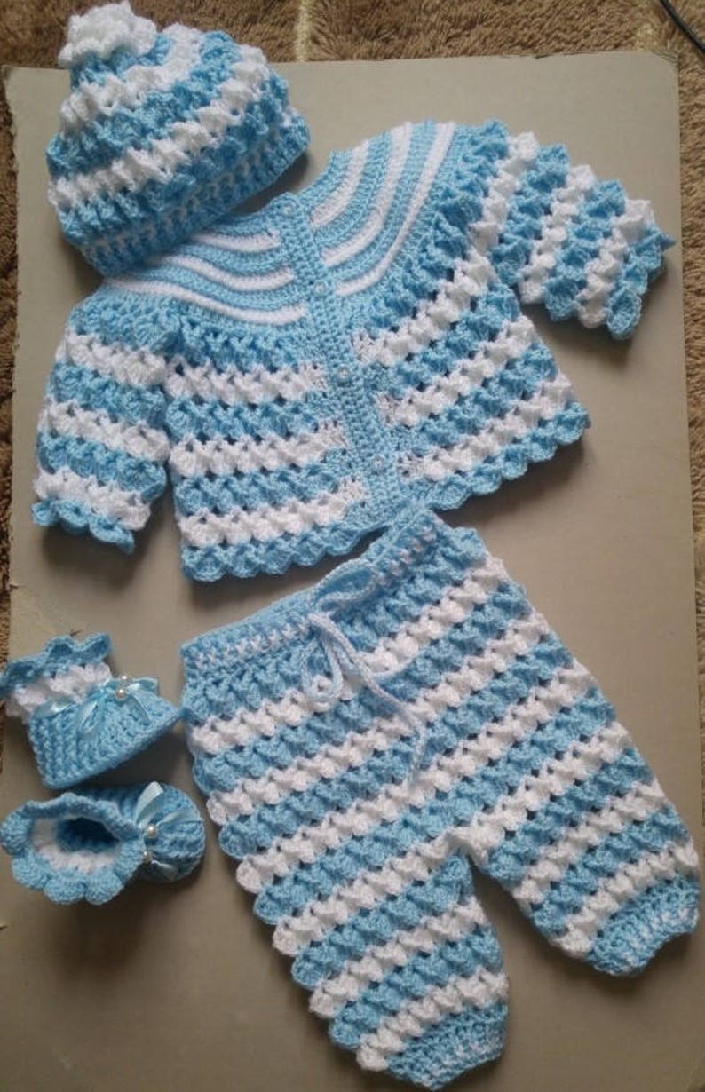 Комбинезон крючком для новорожденных. Вязаная одежда для новорожденных. Вязаные комплекты для новорожденных мальчиков. Детский комбинезон крючком для новорожденных. Вязаные комплекты для новорожденных.