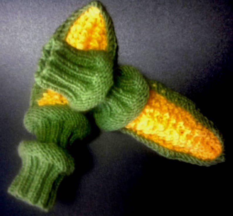 knitted baby socks in shape of corn \u0434\u0435\u0442\u0441\u043a\u0438\u0435 \u043d\u043e\u0441\u043e\u0447\u043a\u0438---\u043a\u0443\u043a\u0443\u0440\u0443\u0437\u043a\u0430 \\