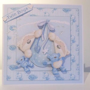Naissance de jumeaux fait main de bébés garçons, ours mignons. Découpage, 3D, personnalisation