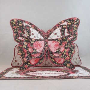 Belle carte d'anniversaire de chevalet de papillon, découpage 3D, personnalisation