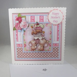 Fête des mères, carte de voeux mignonne de souris, petits gâteaux, 3D, découpage