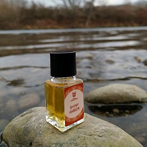 Shiny Amber olfactory art in a bottle, warm fragrance with lemon, bergamot, ginger, jasmine, champaka, labdanum, benzoin and vanilla image 1