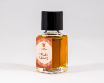 Fallen leaves-  Natural perfume,  Balsamic and woody fragrance of autumn, with cassia, immortelle, cardamom, vanilla, vetiver, Flacon.