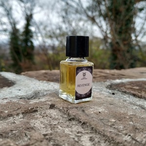 Revenge olfactory art in a bottle, floral and learhery with wormwood, galbanum, neroli, jasmin, ylang ylang,tobacco, white cedar, vanilla image 3