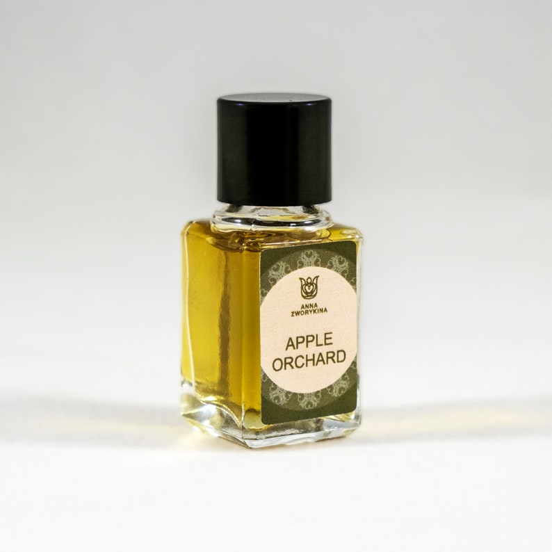 Apple orchard olfactory art in a bottle, fruity chypre with galbanum, black currant bud, jasmine, champaka, oakmoss, vetiver, labdanum image 1